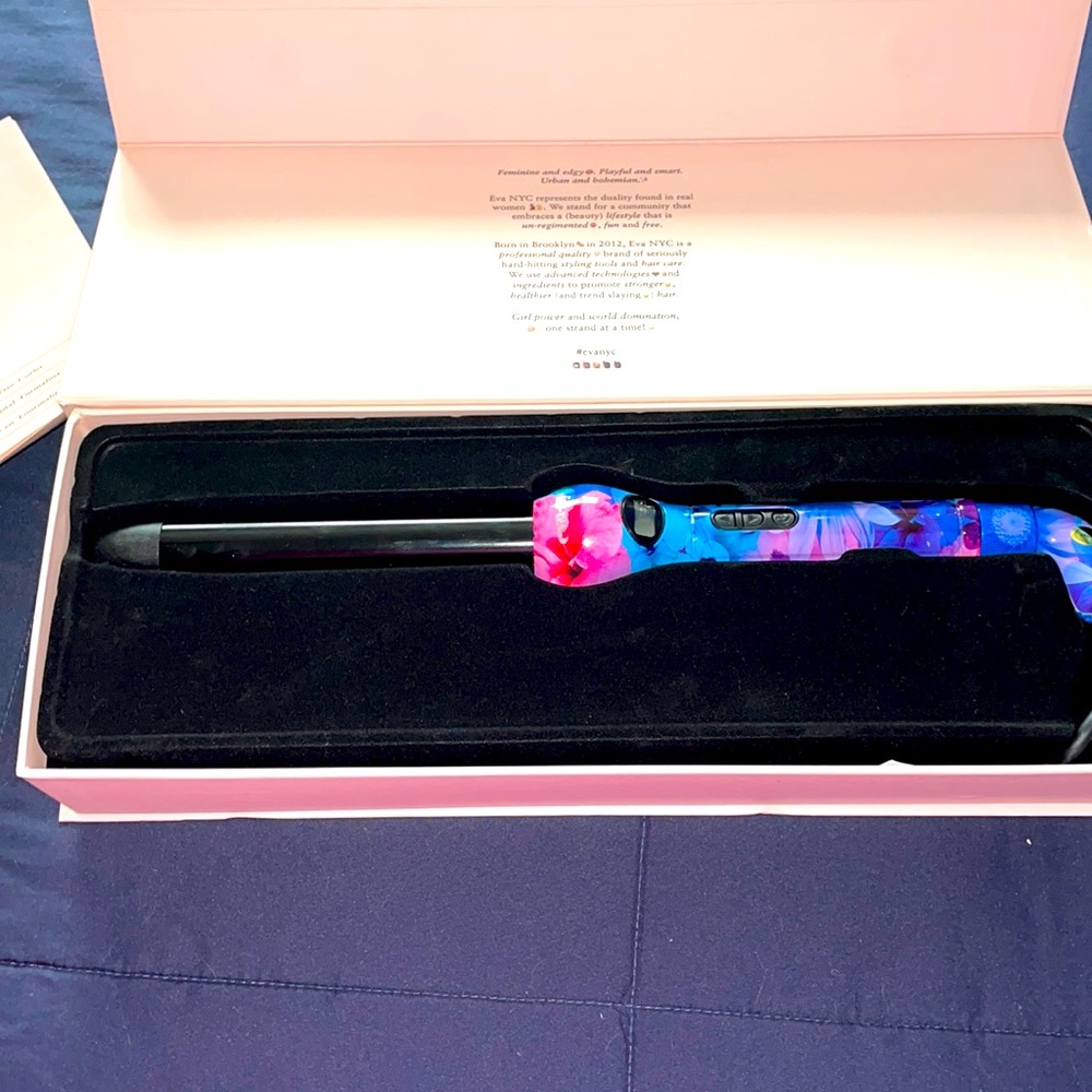 Pretty hair curling wand